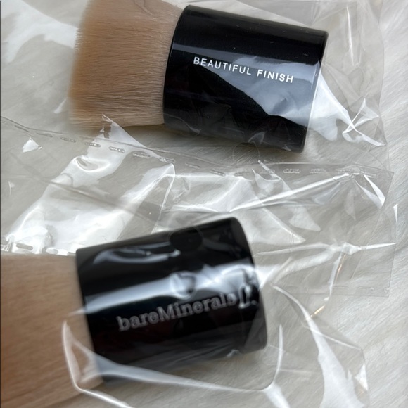 bareMinerals BEAUTIFUL FINISH FOUNDATION BRUSH Makeup Brush Set - Black and Tan - Picture 4 of 11